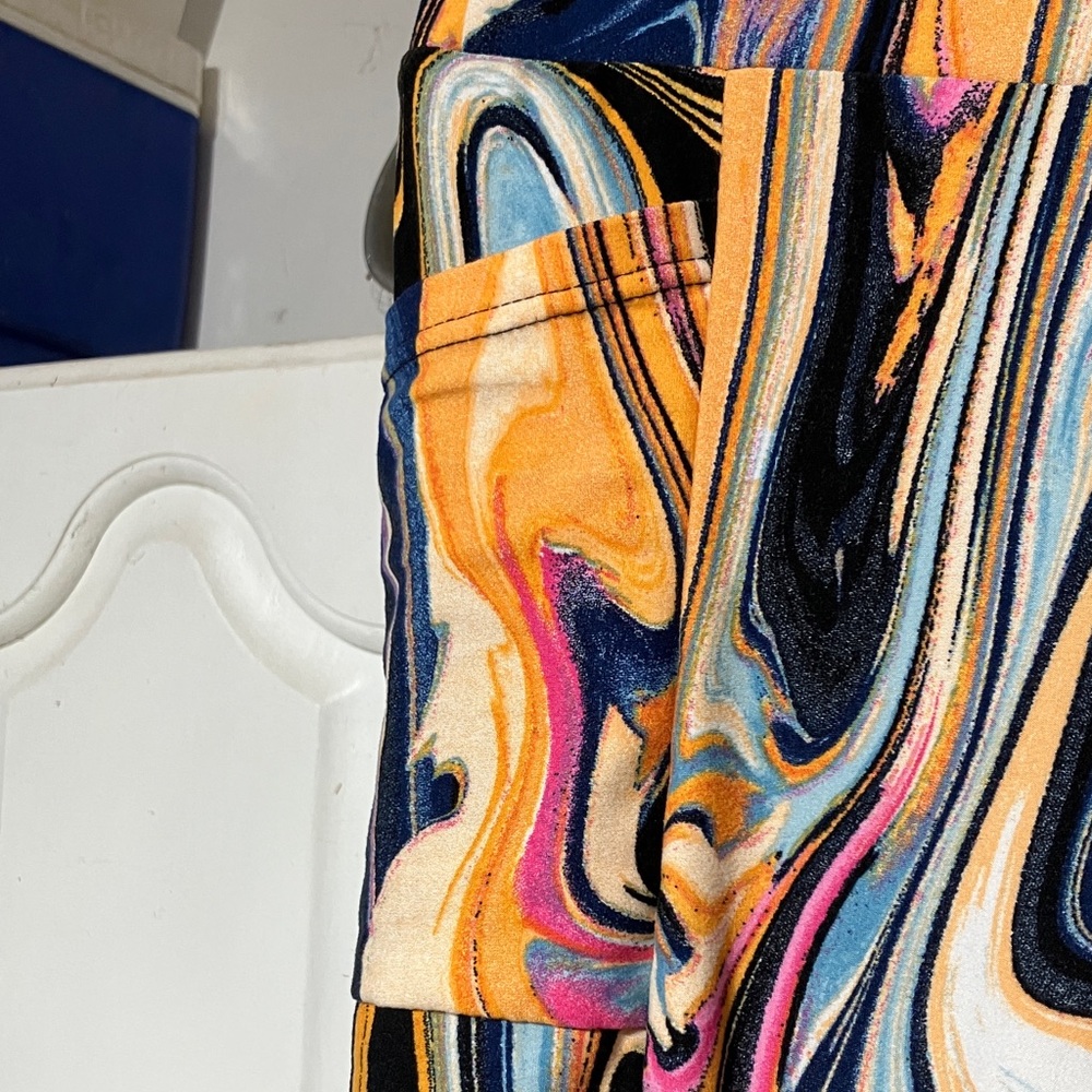 Vibrant Swirl Patterned Shorts by No Boundaries Size L New w/o tags - Picture 2 of 4